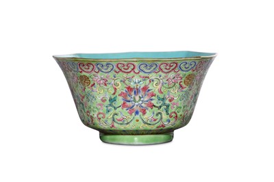 Lot 334 - A CHINESE FAMILLE ROSE LIME-GREEN GROUND BOWL....