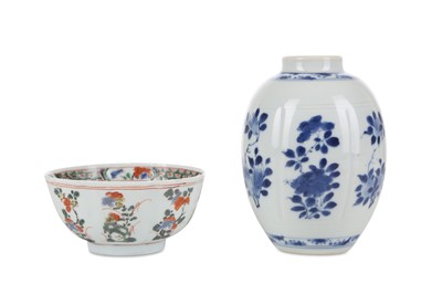 Lot 415 - A CHINESE BLUE AND WHITE JAR. Qing Dynasty,...