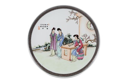 Lot 101 - A CHINESE FAMILLE ROSE 'LADIES' DISH. 20th...