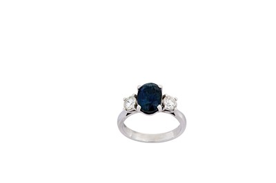 Lot 177 - A sapphire and diamond ring The central...