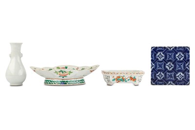 Lot 404 - A COLLECTION OF CHINESE CERAMIC WARES. Qing...