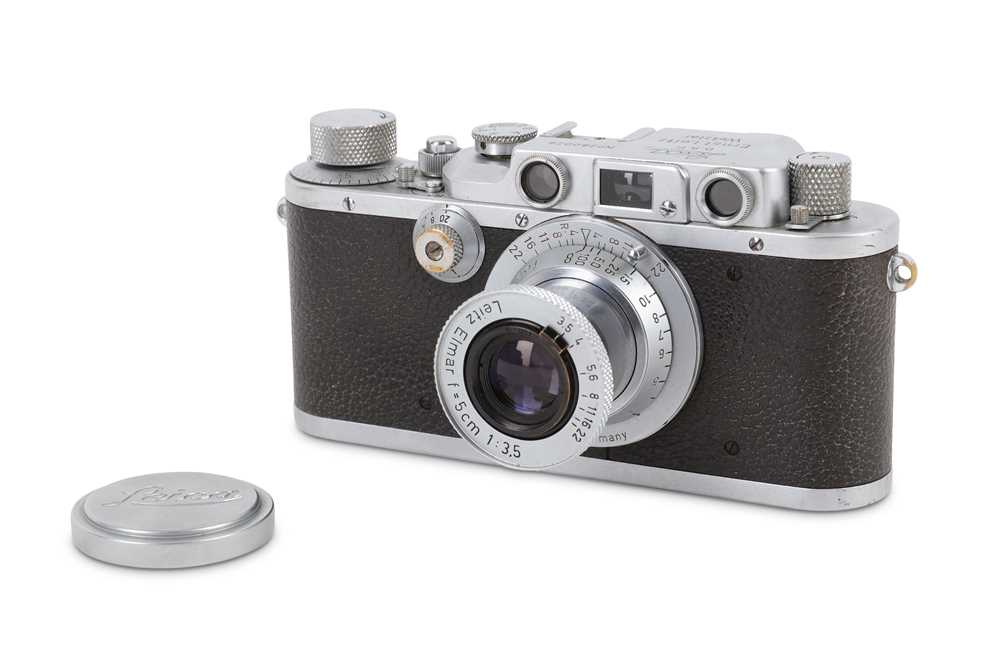 Lot 25 A Leica IIIB Rangefinder Camera Serial No