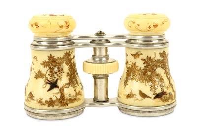 Lot 154 - A PAIR OF JAPANESE IVORY OPERA GLASSES. Meiji...