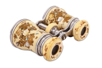 Lot 154 - A PAIR OF JAPANESE IVORY OPERA GLASSES. Meiji...