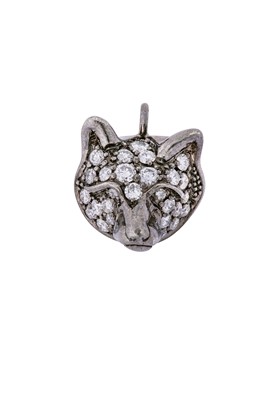 Lot 196 - A diamond fox pendant The realistically...