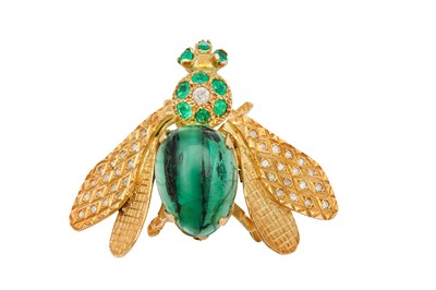 Lot 201 - An emerald and diamond bee brooch The...