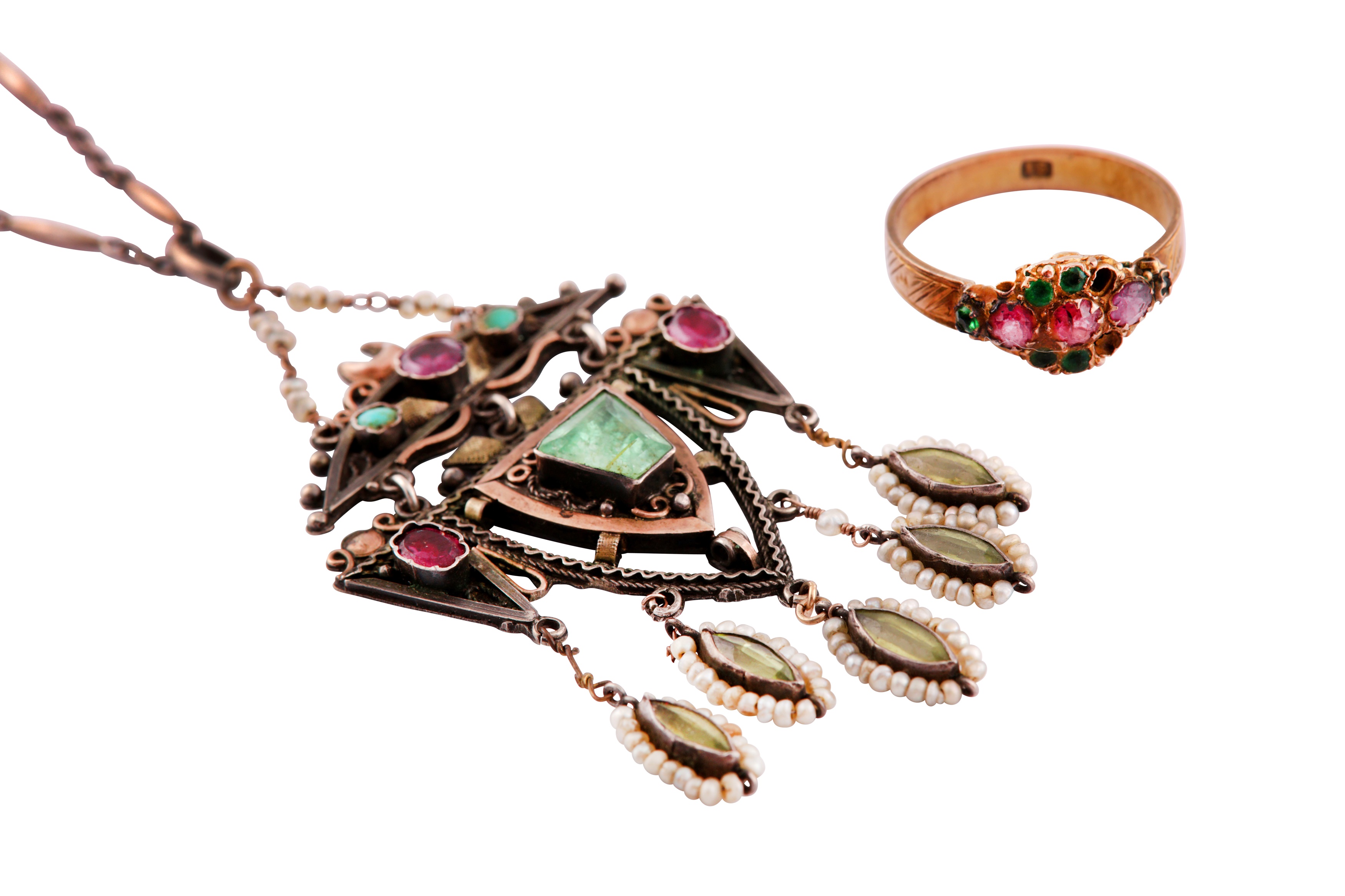 Lot 710 - A SMALL COLLECTION OF JEWELLERY