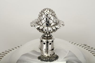 Lot 9 - A George III sterling silver tea urn, London 1817 by William Burwash