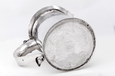 Lot 234 - A Charles II sterling silver tankard, London...