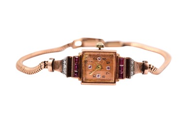 Lot 32 - LADIES WATCH. A 14K ROSE GOLD QUARTZ BRACELET...