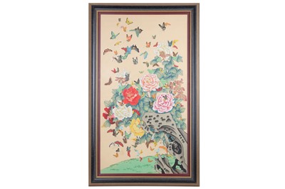 Lot 324 - An identical pair of Chinese paintings on silk,...