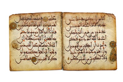 Lot 5 - SEVEN QUR'AN FOLIOS Andalusia or North Africa,...