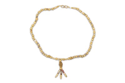 Lot 107 - A GOLD AND GLASS BEAD NECKLACE Circa 1st...