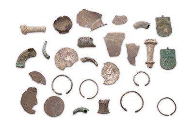 Lot 47 - A LARGE GROUP OF SILVER AND BRONZE FRAGMENTS...