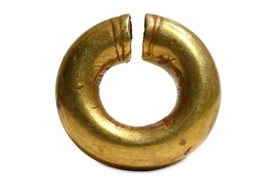 Lot 85 - A HELLENISTIC PENANNULAR HAIR RING Circa 4th -...