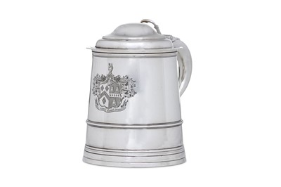 Lot 236 - A George III sterling silver tankard, London...