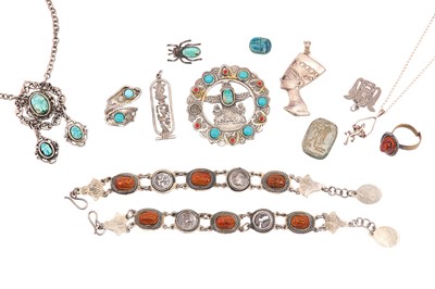 Lot 622 - A group of jewellery, Including five...