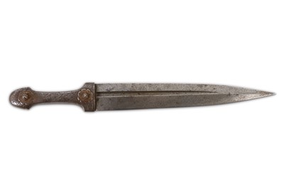 Lot 29 - A 19th century qama/kindjal dagger from the...