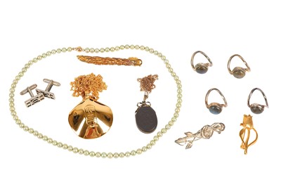 Lot 616 - A quantity of jewellery, Including cased...