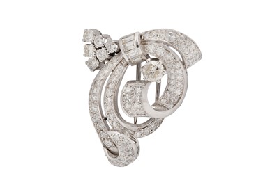 Lot 268 - A diamond brooch, circa 1940 Of scrolling...