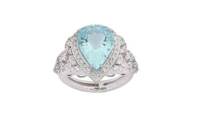 Lot 143 - An aquamarine and diamond dress ring The...