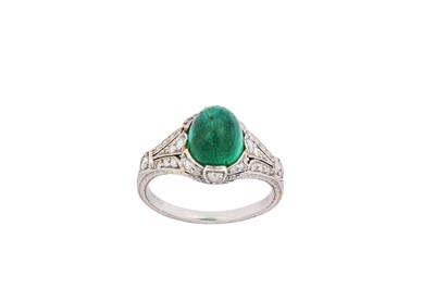 Lot 259 - An early 20th century cabochon emerald and...