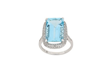 Lot 280 - An aquamarine and diamond ring The octagonal...