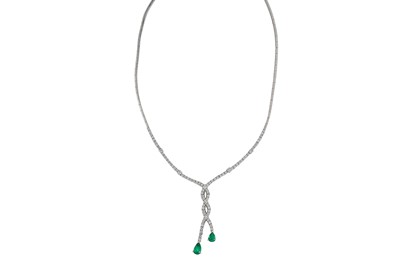 Lot 165 - An emerald and diamond necklace Of negligée...