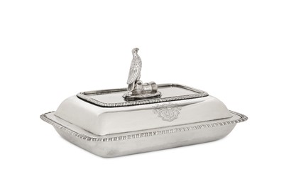 Lot 513 - A George III sterling silver entree dish,...