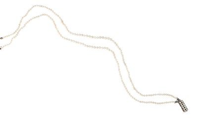 Lot 189 - A double-strand pearl necklace The detachable...