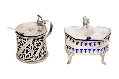 Lot 485 - A George III sterling silver mustard pot,...