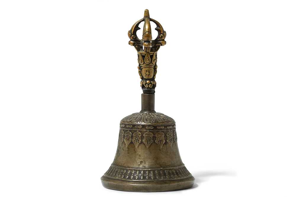 Lot 977 - A RITUAL BRONZE BELL, GHANTA.