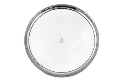 Lot 516 - An Edwardian sterling silver salver, London...