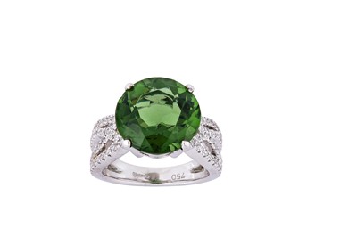 Lot 79 - A green tourmaline and diamond ring The...