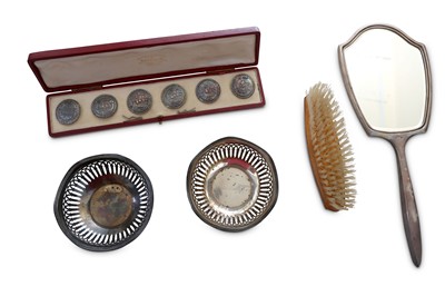 Lot 95a - A cased set of Edwardian sterling silver...