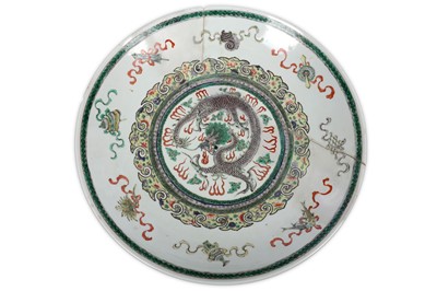 Lot 139 - A large Chinese famille verte 'dragon' charger,...