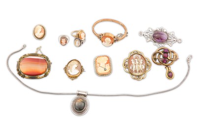 Lot 60 - A collection of jewellery, Comprising of a...