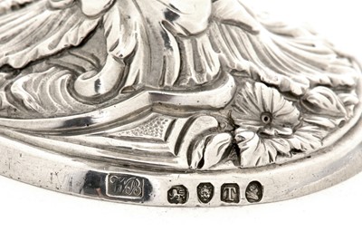 Lot 124 - A George III sterling silver figural...