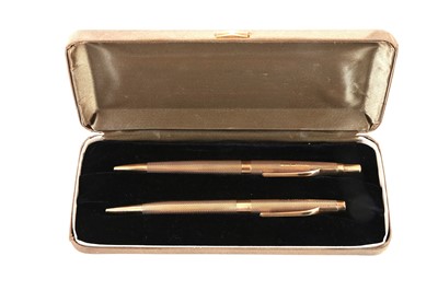 Lot 122 - Duo 9K gold pen/pencil set