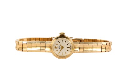 Lot 91 - SMITHS. A 9K GOLD LADIES MANUAL BRACELET WATCH...