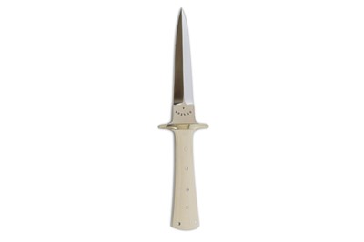 Lot 103 - A modern commando style dagger by De Leon,...