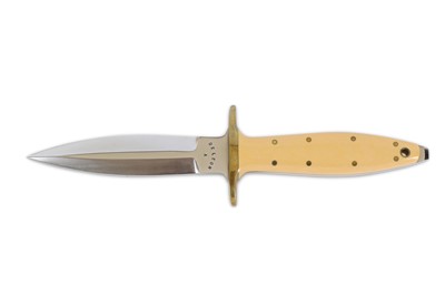 Lot 104 - A modern commando-style dagger by De Leon,...