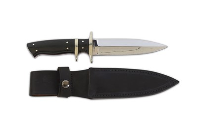 Lot 109 - A modern sib-hilt fighting knife with black...