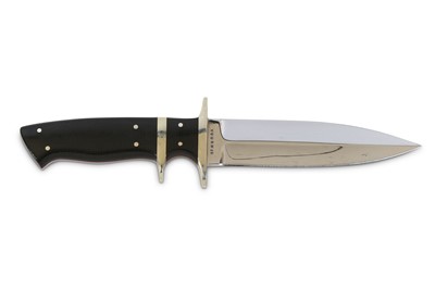 Lot 109 - A modern sib-hilt fighting knife with black...