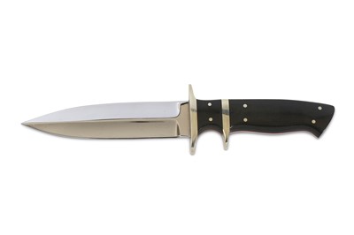Lot 109 - A modern sib-hilt fighting knife with black...