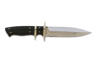 Lot 109 - A modern sib-hilt fighting knife with black...