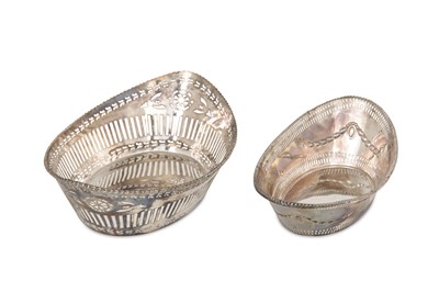 Lot 476a - Two George V sterling silver baskets,...