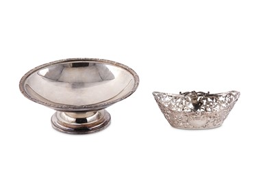 Lot 8 - An Irish sterling silver pedestal bowl, with a...