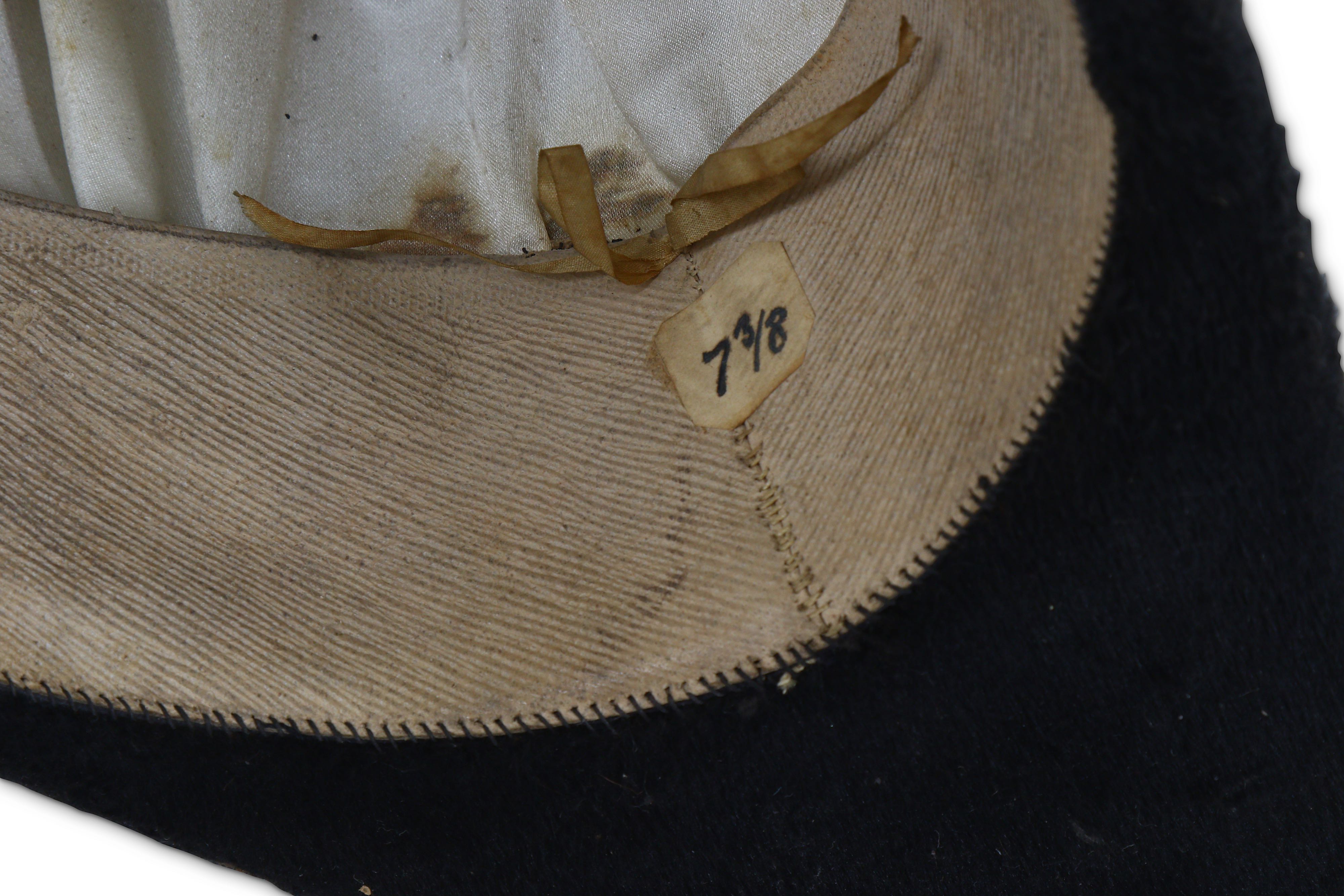 Lot 203 - A WW1 to WW2 Royal Navy officer's cocked hat