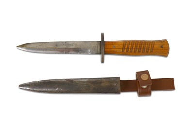 Lot 143 - A WW2 era German Army fighting knife and...